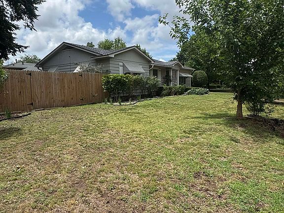 3rd image of 1625 Indian Dr