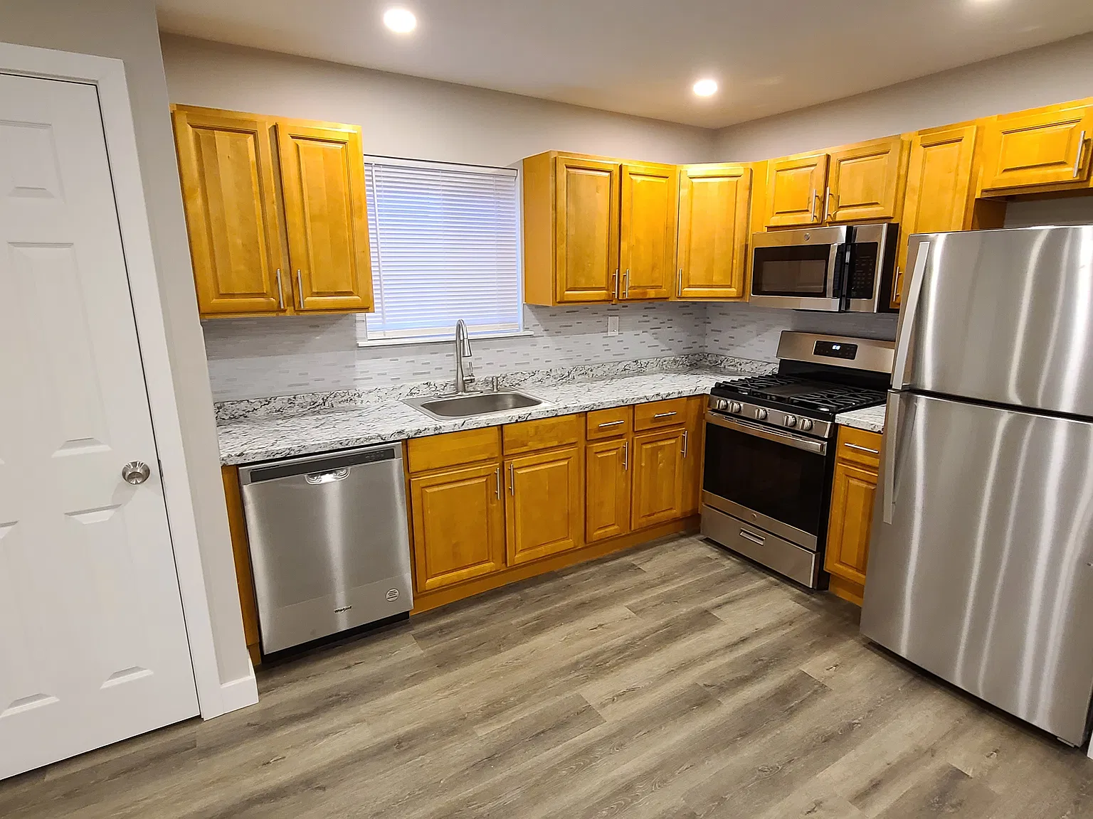 2 bed, $1,800 — Photo 3
