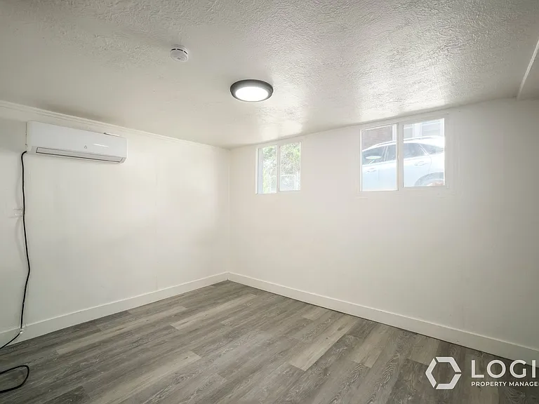 2743 Liberty Ave #B — Photo 11