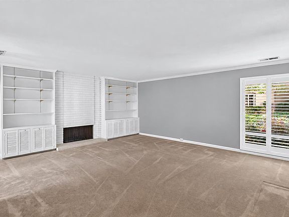 5th image of 1363 Commons Dr