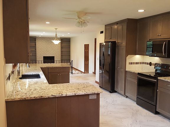 5th image of 2136 Hillside Dr
