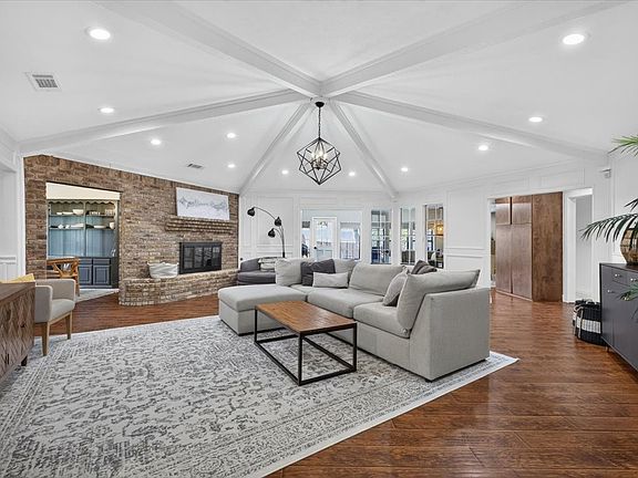 3rd image of 2307 Meadow Creek Dr