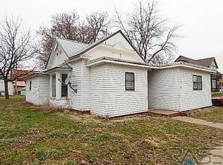 139 S Cedar Ave, Parker, SD 57053