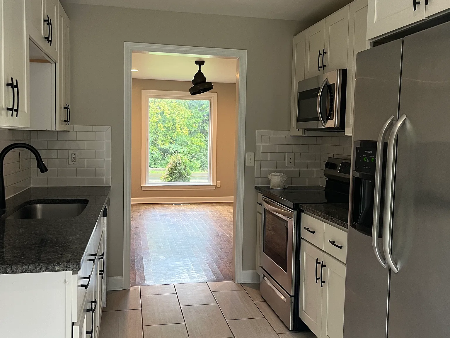2 bed, 972 sqft, $1,620 — Photo 1