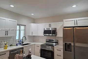 2278 SW 5th St — Photo 3