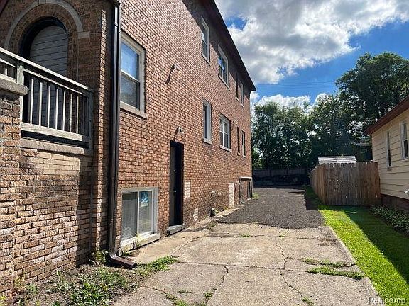 3rd image of 50 Waldo St #5