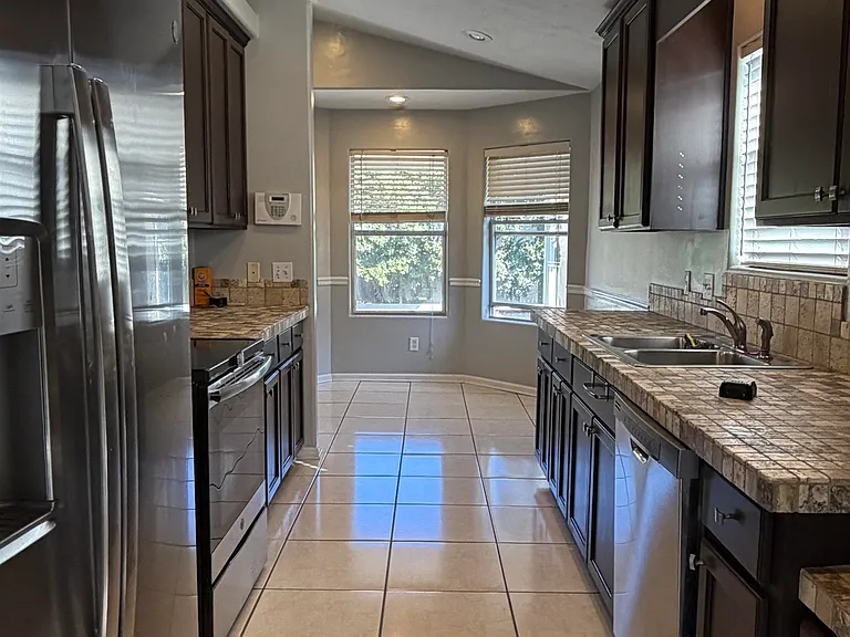 4904 Parkview Ct — Photo 21