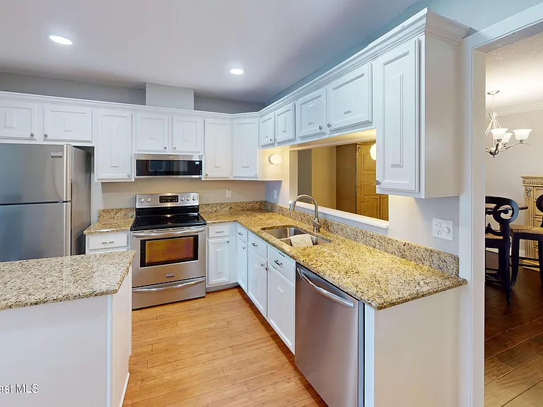 216 Country Club Dr — Photo 6
