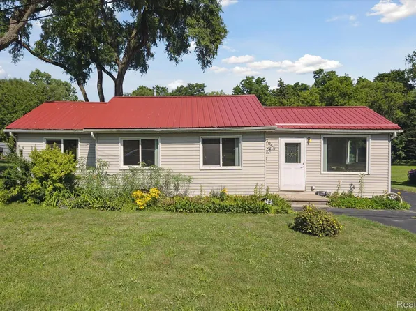 3080 Catalpa Ct, Auburn Hills, MI 48326