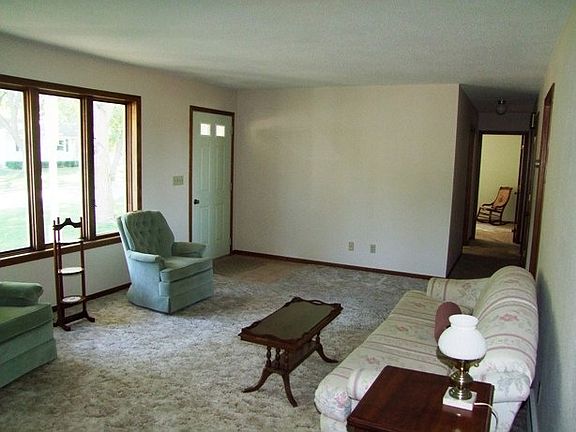3rd image of 1105 E 8th St