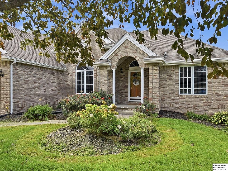 1st image of 3904 S 184th Ave