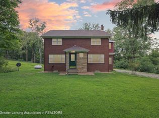 826 S Gunnell Rd, Eaton Rapids, MI 48827