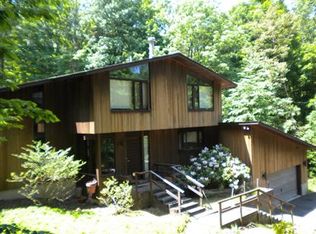 8 Perona Rd, Andover, NJ 07821