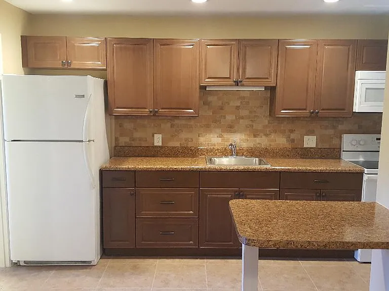 1041 SE Monterey Rd #B17 — Photo 11