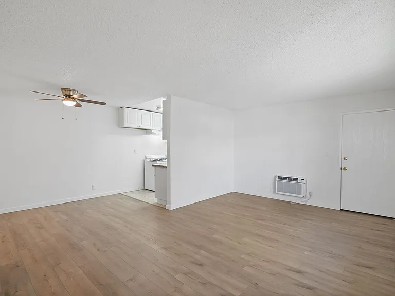 12603 Oxnard St #6 — Photo 12