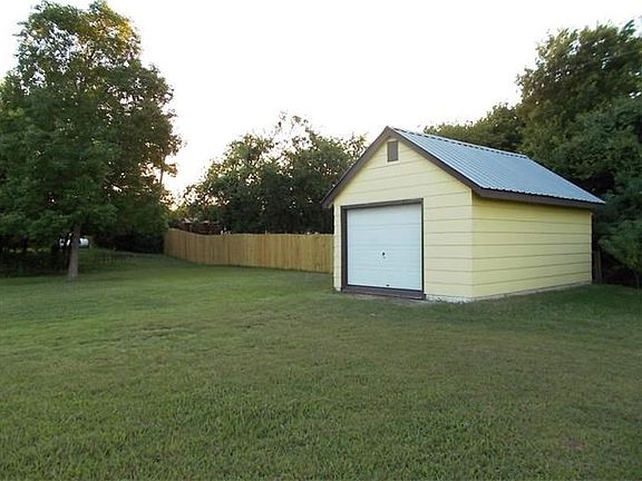 One Car Garage behind 2-1 House.