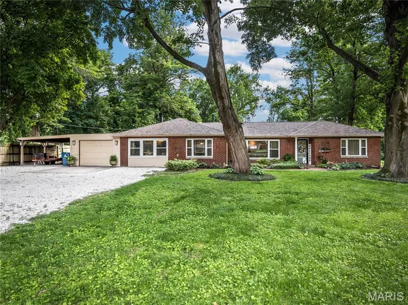 289 W Haller Dr, East Alton, IL 62024