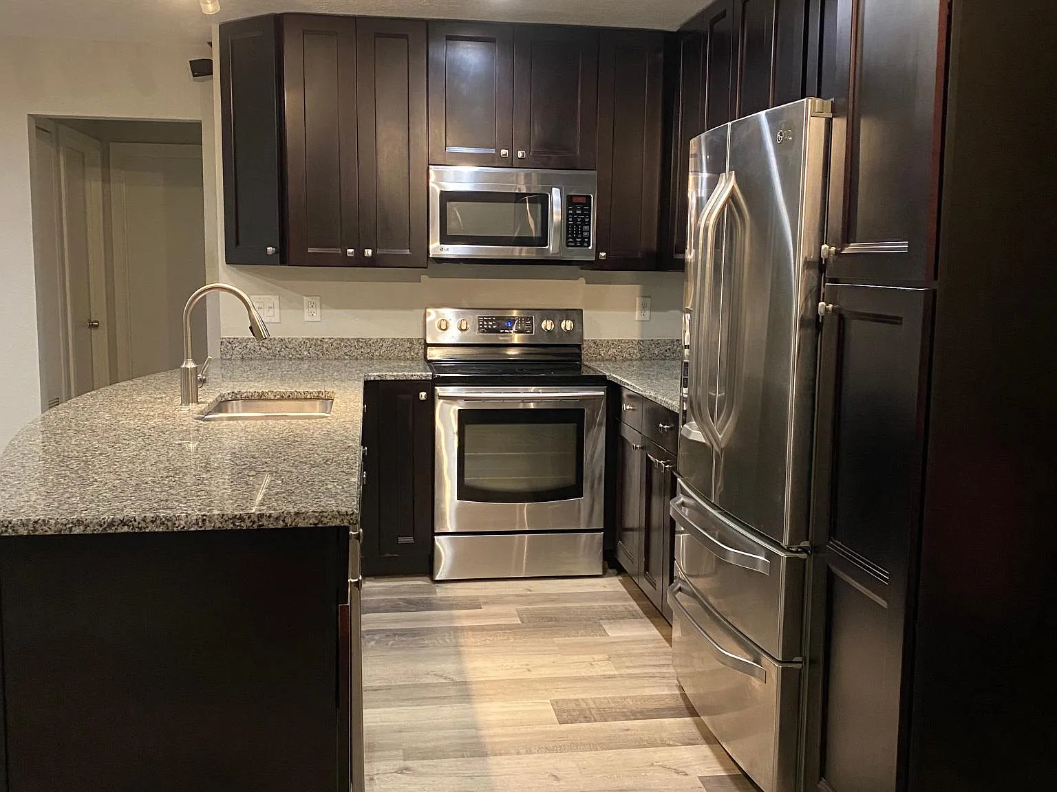730 Anderson St — Photo 2