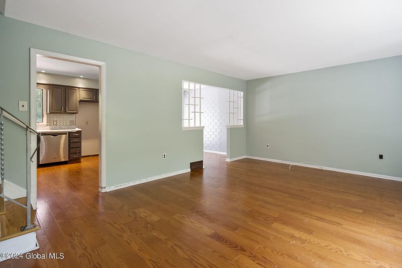 4th image of 5 Patroon Place