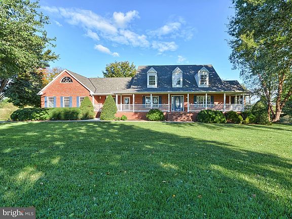 2nd image of 3795 Maplecrest Ct
