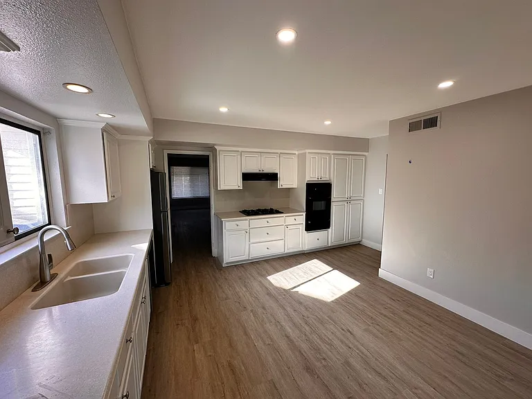 1218 W El Camino Ave — Photo 3