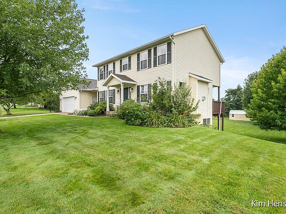 5th image of 9337 Crest Circle Dr NE