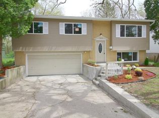 709 Circle Dr, University Park, IL
