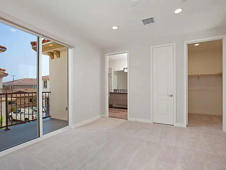 17910 Jersey Ave #E — Photo 8