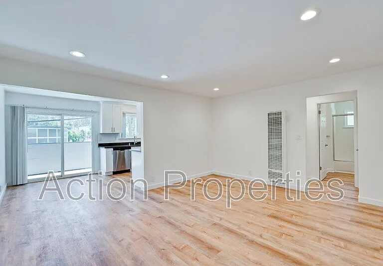 2186 Carlmont Dr #6 — Photo 4