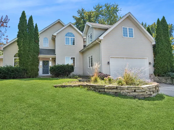 29W715 Branch Ave, Warrenville, IL 60555