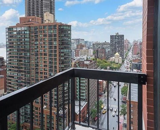 4th image of 250 E 40th St APT 24F