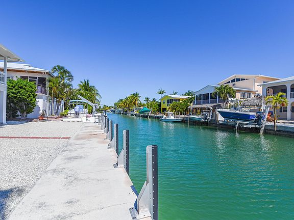 3rd image of 969 Caribbean Dr E