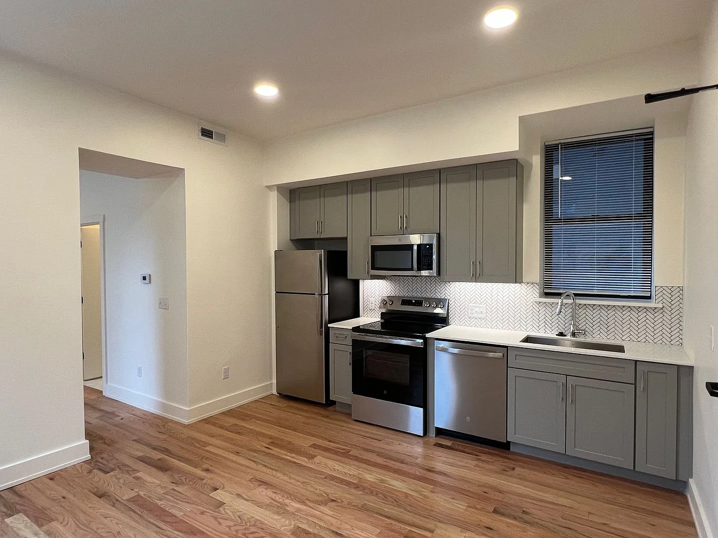 1400 Clay Street — Photo 4