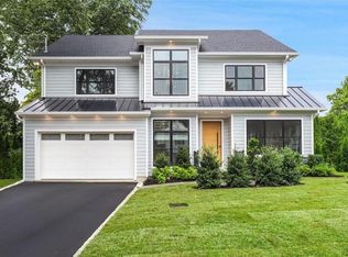 92 Carthage Rd, Scarsdale, NY 10583