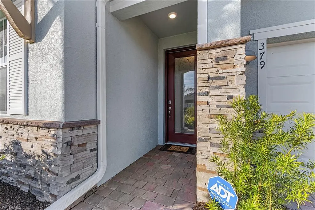 3 bed, 2.0 bath, 1816 sqft, $8,000 — Photo 4