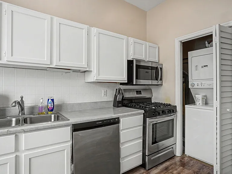 552 - 554 E Macon St — Photo 16