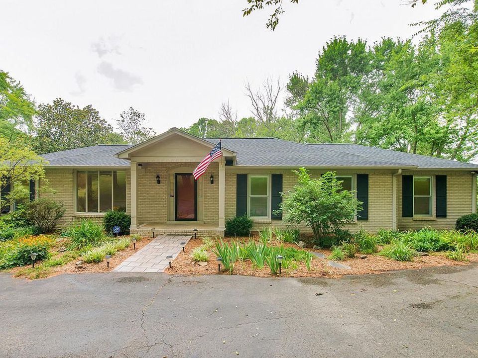 1st image of 2225 Castlewood Dr