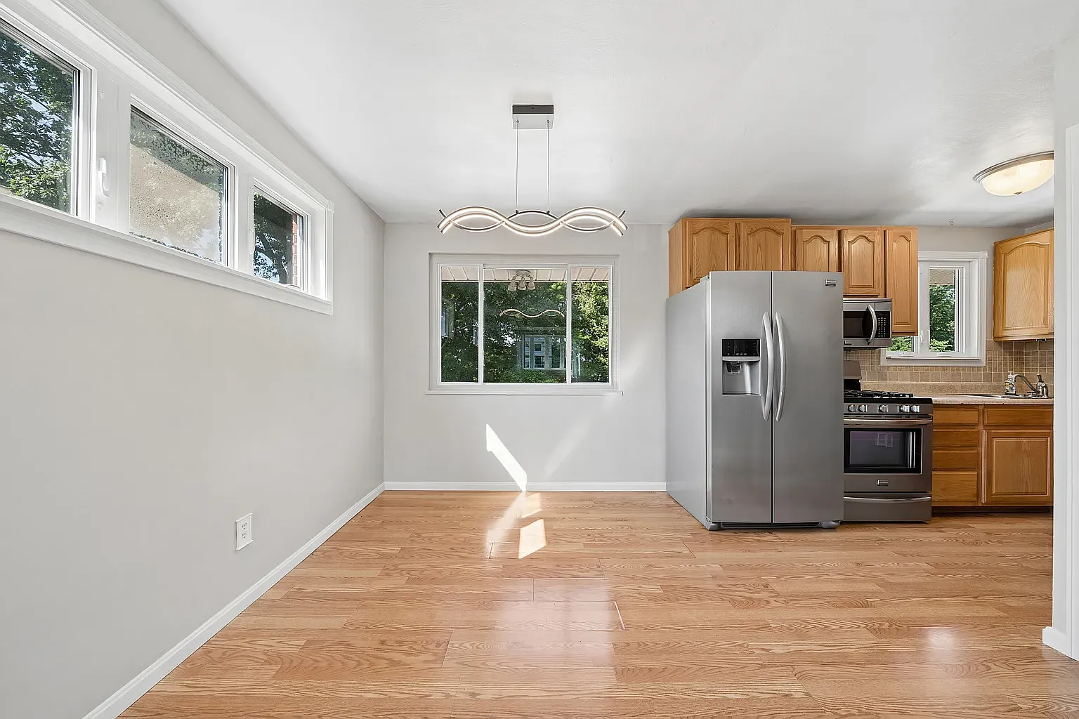 3 bed, 1371 sqft, $2,040 — Photo 4