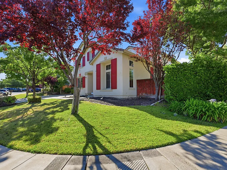 4501 Thoroughbred Ct — Photo 2