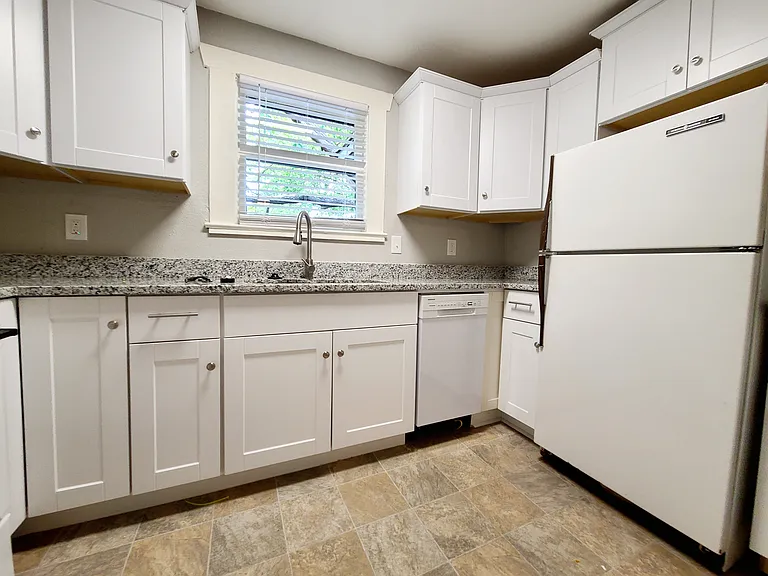 5734 Worth St — Photo 9