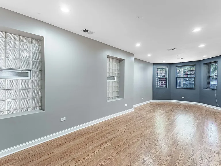 555 N Lawler Ave #G — Photo 7