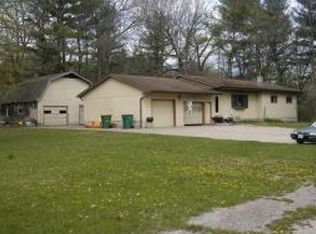 E3169 Apple Tree Ln, Waupaca, WI 54981