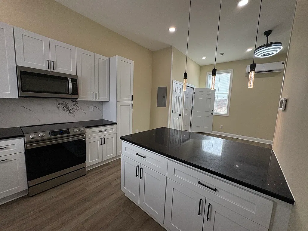 2 bed, $1,800 — Photo 3