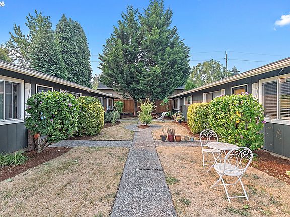 2nd image of 804 SE Nehalem St