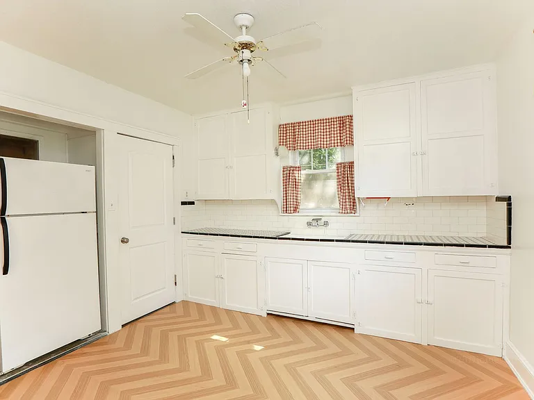 768 Mayfield Ave — Photo 9