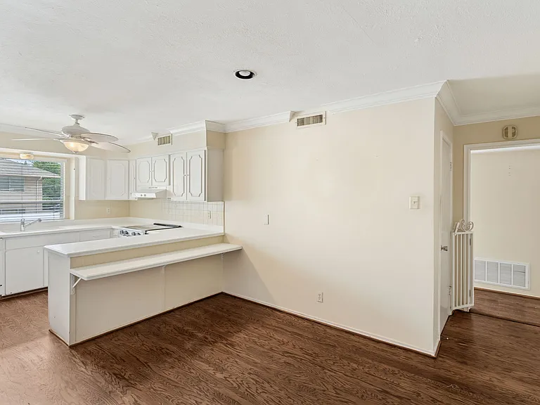 6367 Diamond Head Cir #D — Photo 10