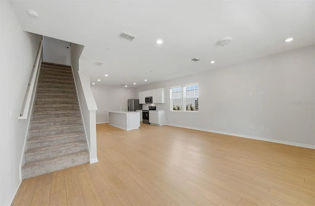 4 bed, 2.5 bath, 1770 sqft, $2,990 — Photo 3