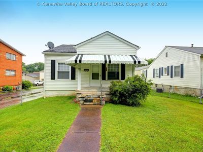 3323 W Dupont Ave, Belle, WV, 25015