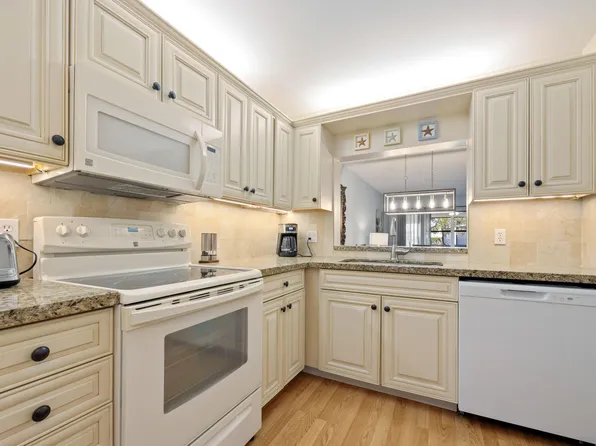 3327 Lucerne Park Drive, Greenacres, FL 33467