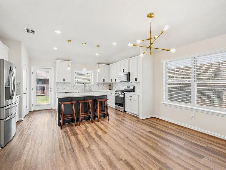 2046 Flametree Ave — Photo 13